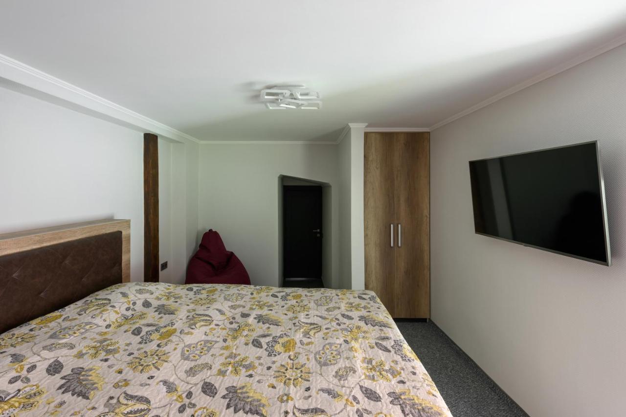 Apart Hotel Fusion Chernivtsi Exterior foto
